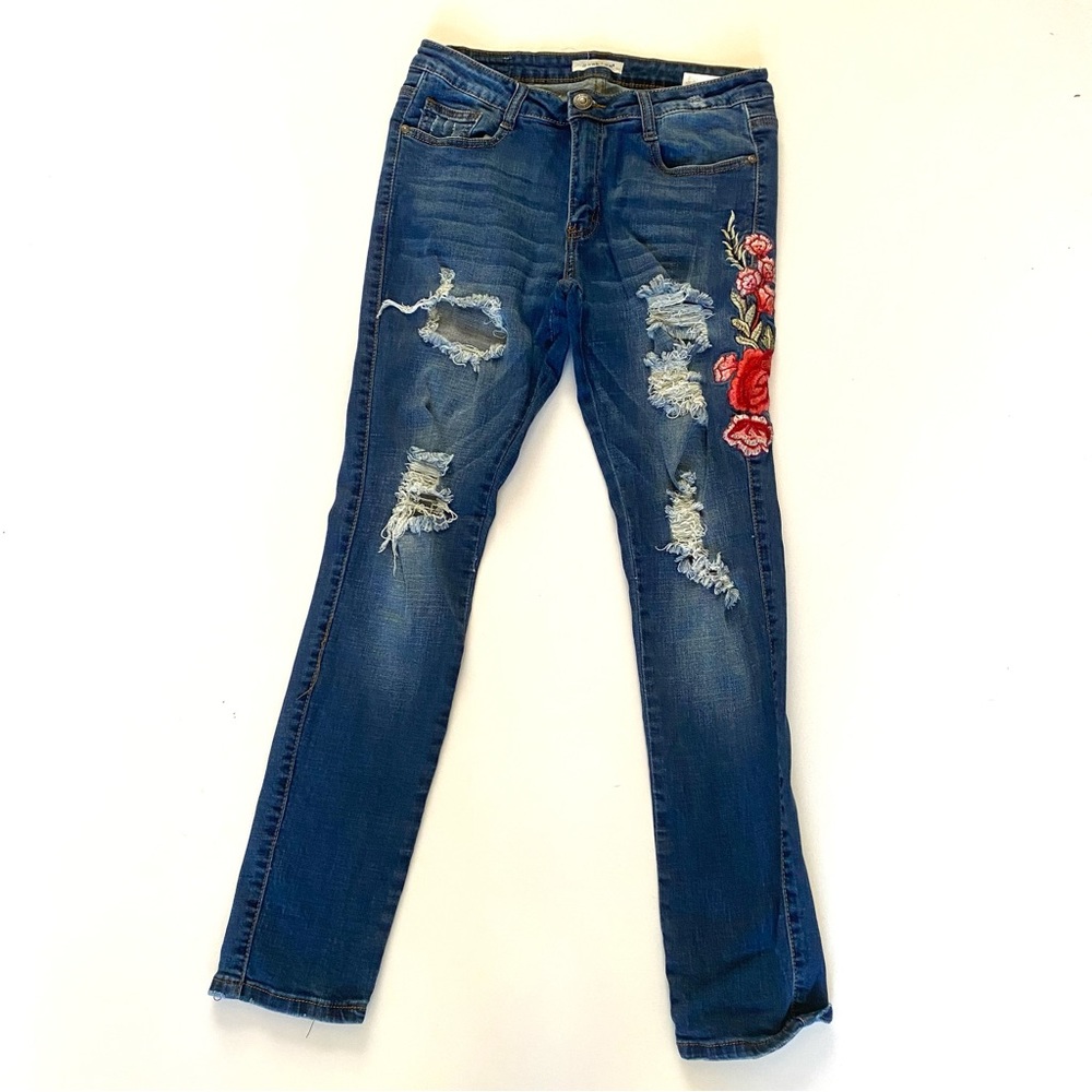 Machine Floral Embroidered Distressed Skinny Medium Wash Jeans